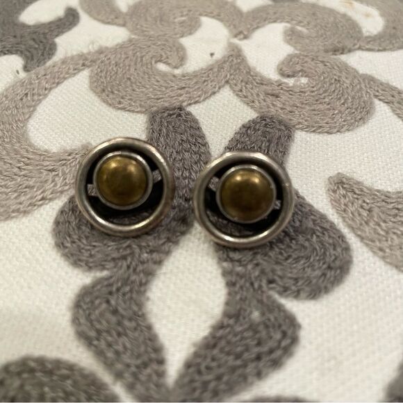 Round two-‎ tone silver & gold metallic stud earrings - Picture 1 of 4